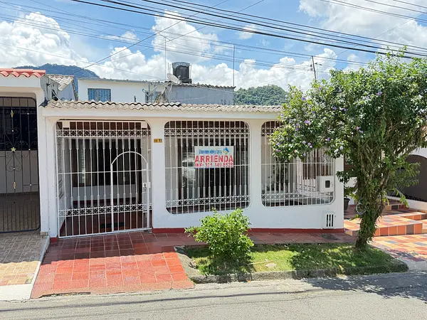 Arriendo Casa En Urbanización La Campiña
