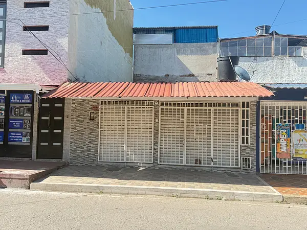 Casa Comercial De Un Piso